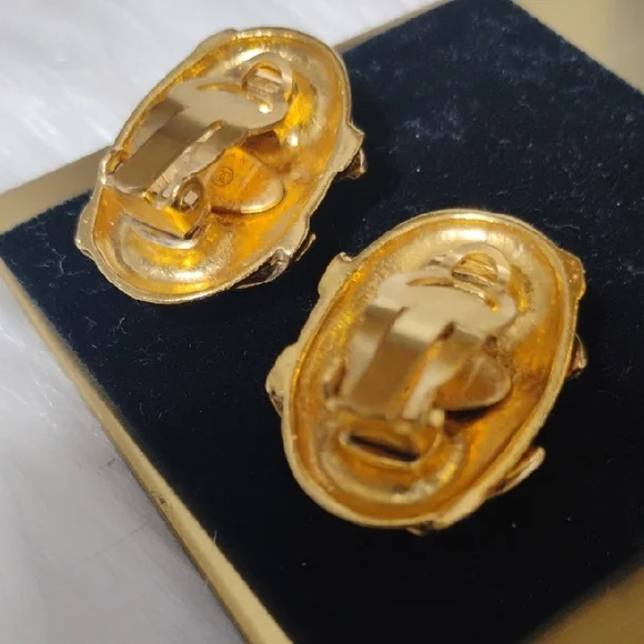 Authentic Chanel 1994 CC Coco Mark Oval Gold Plated Clip-On Earrings W Box - Picture 7 of 16